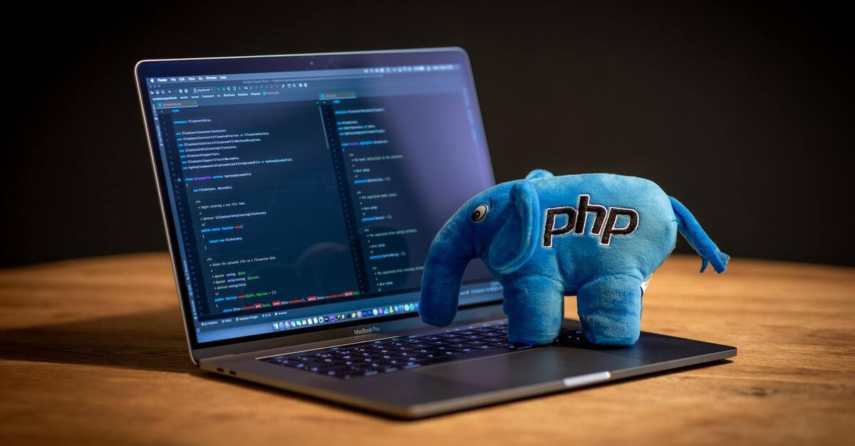 A PHP használók több mint 61%-a nem támogatott PHP-verziókat használ blog OG kép